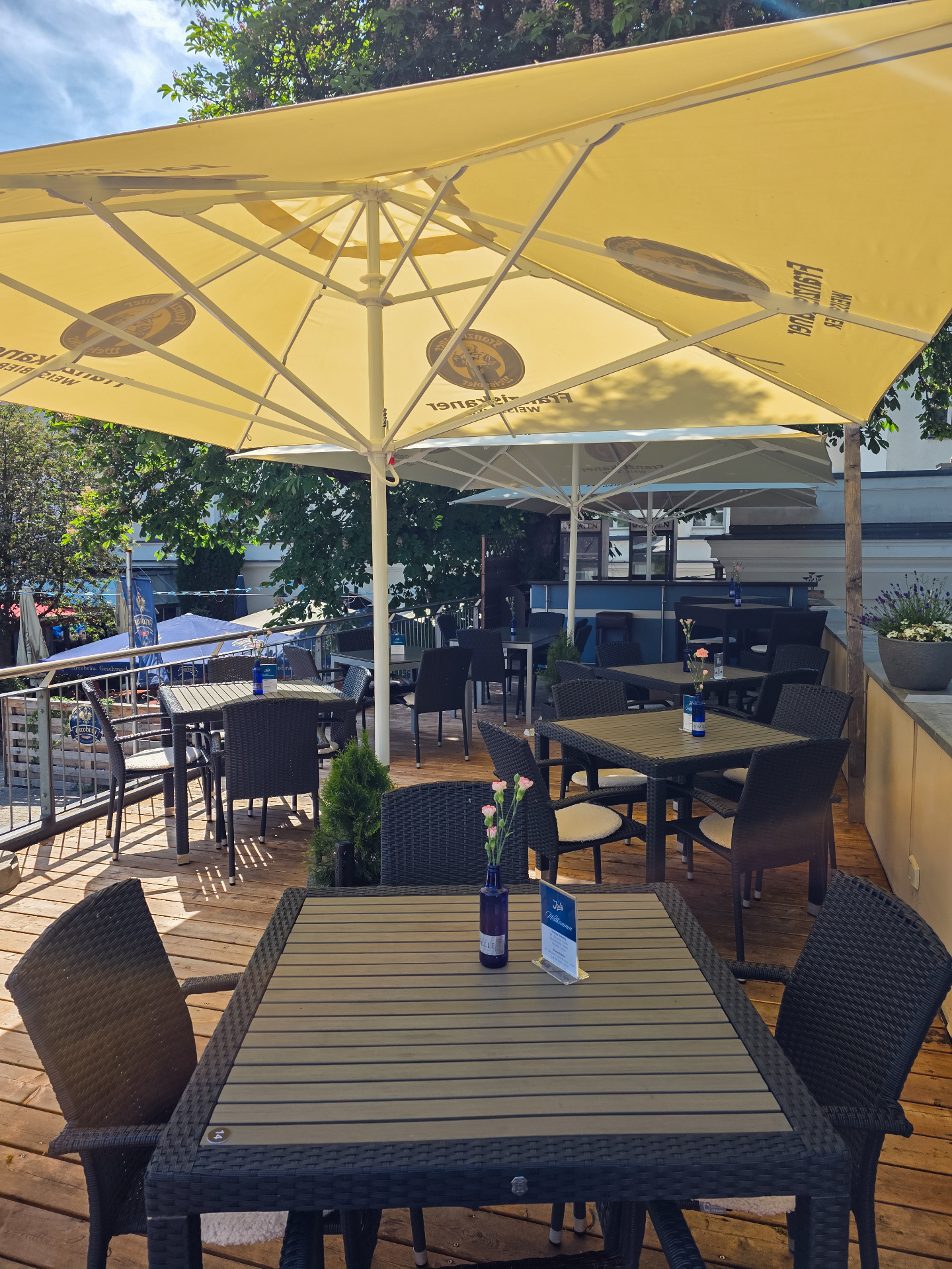 Jul's Dining & Drinks Terrasse